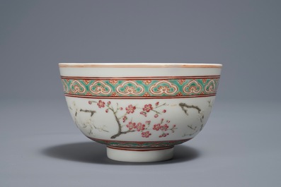 Un bol en porcelaine de Chine famille rose, marque Shen De Tang Zhi, 19/20&egrave;me